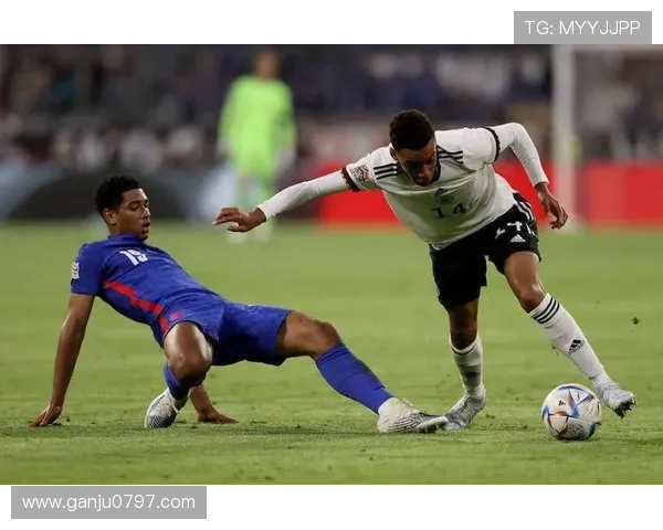 贝林厄姆：上半场裤袜很忙，我们要尽量让他在赛后衣衫整洁